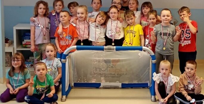 „Piłka nożna to jest to!” – sportowe zajęcia projektowe z Arkadiuszem ⚽ „Piłka nożna to jest to!” – sportowe zajęcia projektowe z Arkadiuszem ⚽